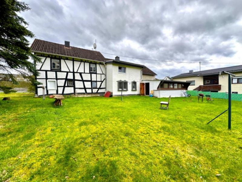 Müllenbach (Landkreis Ahrweiler) MÜLLENBACH: Einfamilienhaus mit 713 m2 Grundstück am Nürburgring! Haus kaufen