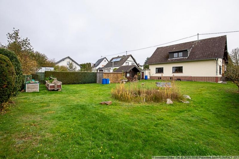 Sierscheid Großzügiges Ein- oder Zweifamilienhaus mit ebenem Garten und Garage in Sierscheid Haus kaufen