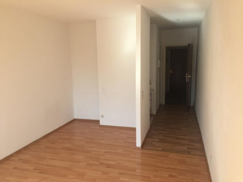 Lohmar LOHMAR-Zentrum, gepflegtes Appartement, ca. 26 m² Wfl., Wannenbad, Balkon, Keller. Wohnung kaufen