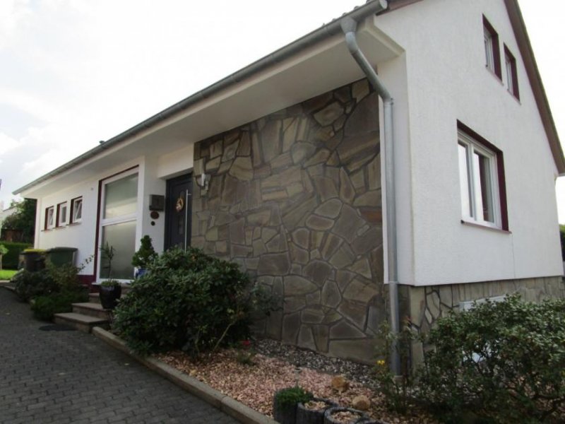 Ruppichteroth WINTERSCHEID, großzügiges freist. Einfamilienhaus, Bj. 1974 mit ca. 200 m² WNfl. ca. 643 m² Grst.. Haus kaufen