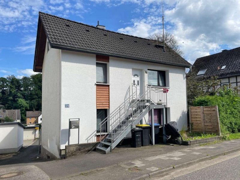 Hellenthal Dreifamilienhaus wartet auf neuen Eigentümer Gewerbe kaufen