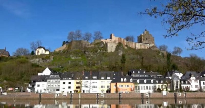 Saarburg Mehrfamilien-Wohnhaus (4 - 5 Whg.) mit Blick auf die Saar und die Burg -gute Wohnlage- Haus kaufen