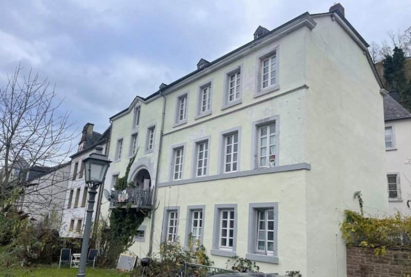 Saarburg Mehrfamilien-Wohnhaus (4 - 5 Whg.) mit Blick auf die Saar und die Burg -gute Wohnlage- Haus kaufen