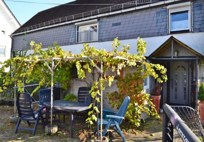 Dernbach (Landkreis Neuwied) Einfamilienhaus in Dernbach bei Dierdorf - mit Ausbau- und Erweiterungspotenzial Haus kaufen