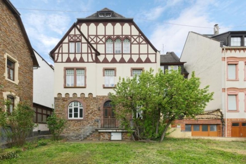 Zell (Mosel) Denkmalgeschütztes Winzerhaus mit großer Garage und Garten mit unverbaubarem Moselblick in Zell/Merl Haus kaufen