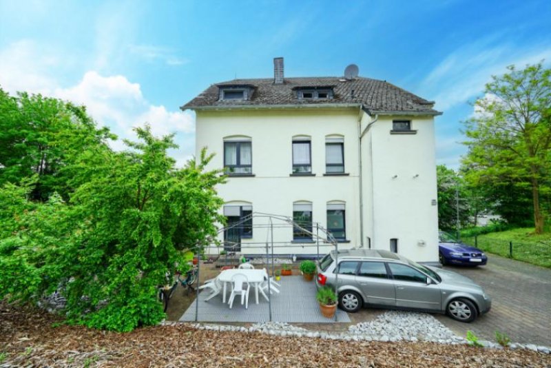 Olpe OLPE: PROVISIONSFREI: Voll-vermietetes, charmantes Altbau-3FH bietet sicheres Invest! Gewerbe kaufen