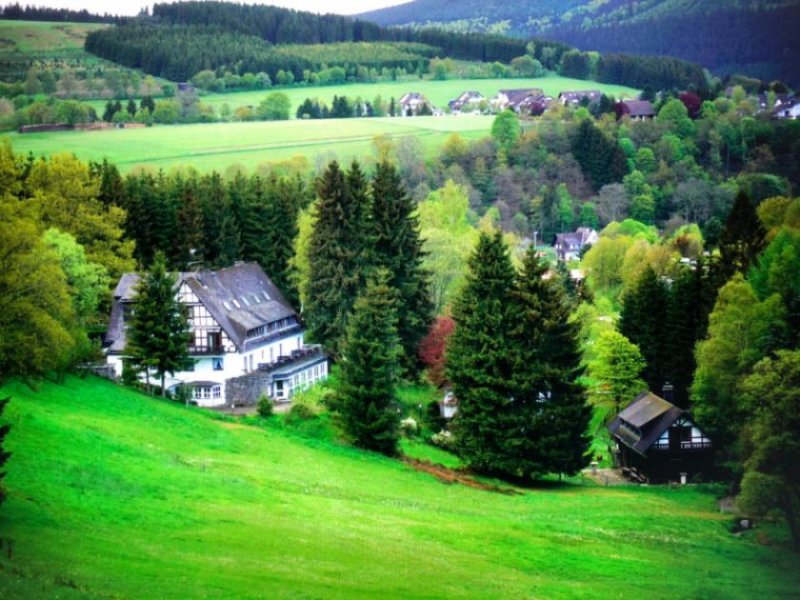 Winterberg FERIENUNTERKUNFT mit großem Grundstück & Ausbaupotential in wunderschöner NATUR Lage in Winterberg Gewerbe kaufen