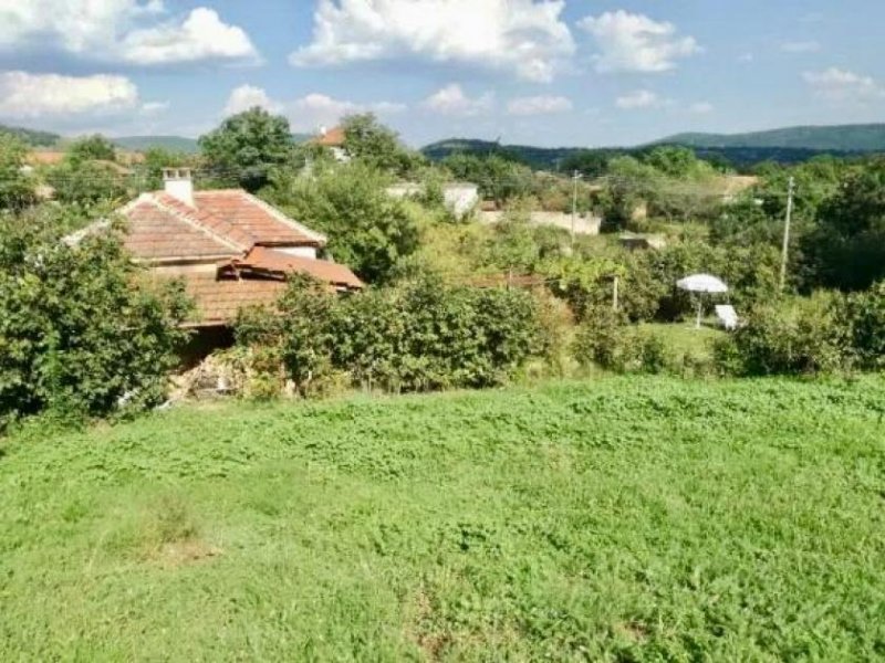 Stara Zagora Landhaus, 20 km von Stara Zagora und 8 km von seinen Mineralbädern entfernt. Haus kaufen