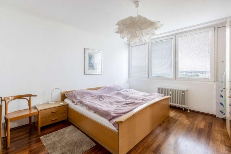 Frankfurt am Main Großzügige Eigentumswohnung mit 4 Zimmern und großem Balkon Wohnung kaufen