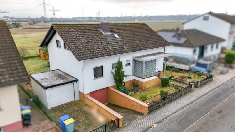 Hasselroth DIETZ: Großzügiges 2-Familienhaus in attraktiver Feldrandlage! Niedermittlau - Bahnhofssiedlung Haus kaufen