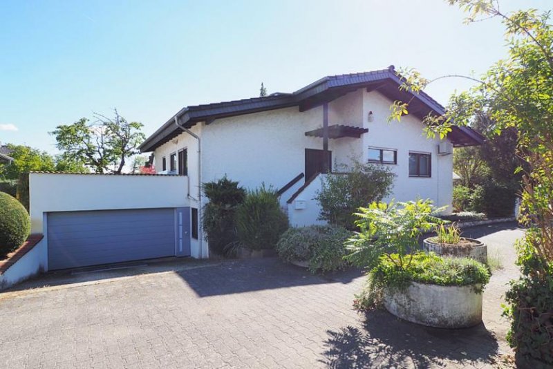 Büttelborn Sehr gepflegtes, gemütliches Architektenhaus mit großer Garage und Carport in Klein-Gerau Haus kaufen