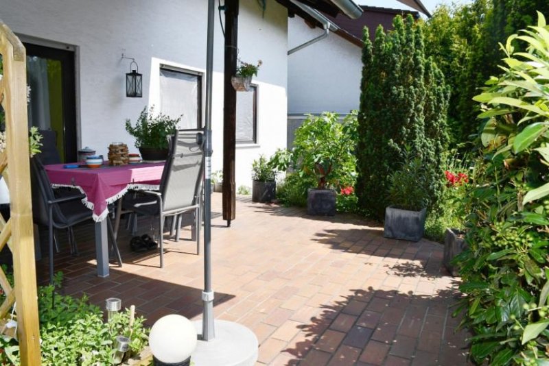 Babenhausen Großzügiges Zweifamilienhaus in Massivbauweise in angenehmer Wohnlage von Babenhausen-Hergershausen Haus kaufen