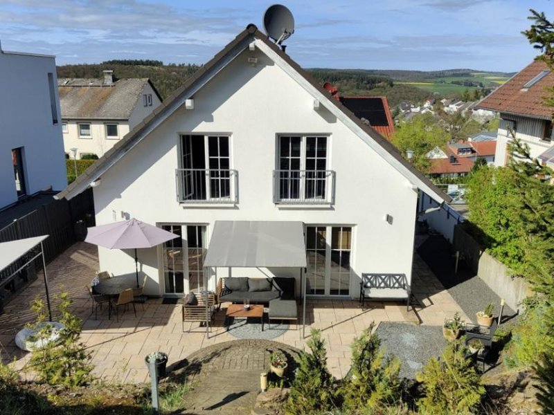 Taunusstein Freistehend, idyllisch & vielseitig! Großzügiges EFH in ruhiger und beliebter Lage Taunussteins Haus kaufen