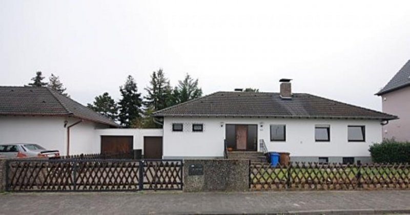 Raunheim Wunderschöner Bungalow (2-Familienhaus) mit viel Potenzial auf großem Grundstück Haus kaufen