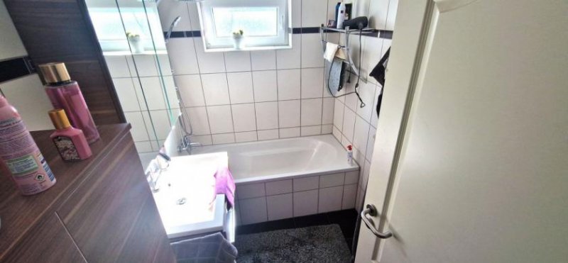 Ludwigshafen am Rhein Großzügige 2 Zimmer - Wohnung mit 2 Balkonen, Kellerabteil und Stellplatz im Hof Wohnung kaufen