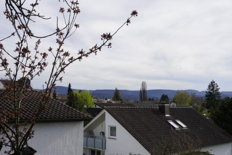 Reutlingen In bester Lage: 3-Zimmer-Wohnung mit Balkon, zwei Garagen und eigenem Garten Wohnung kaufen