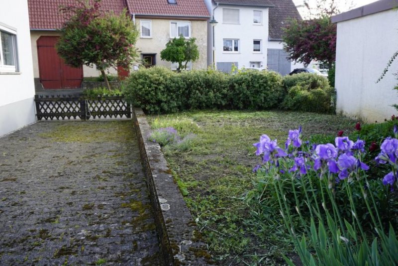 Engstingen Zentral und ruhig gelegenes 2-Familienhaus mit großer Scheune und Garten Haus kaufen