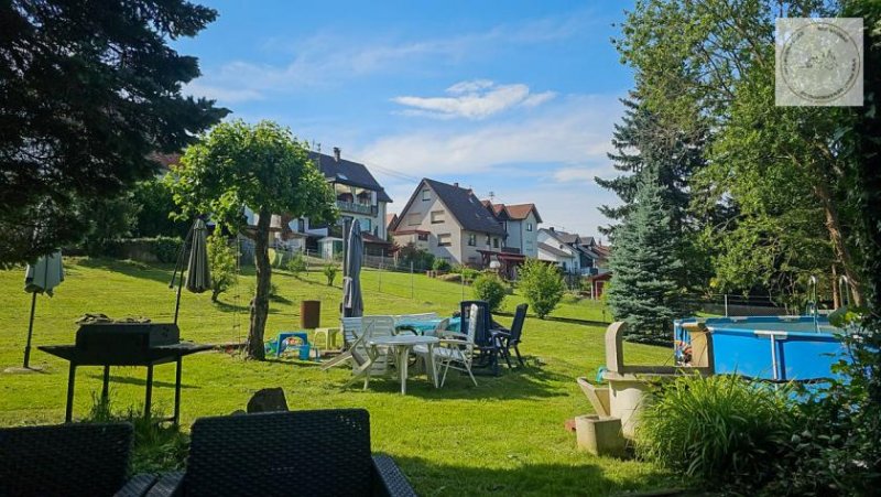 Straubenhardt Familienidyll mit Charme: Zweifamilienhaus mit großem Garten Haus kaufen