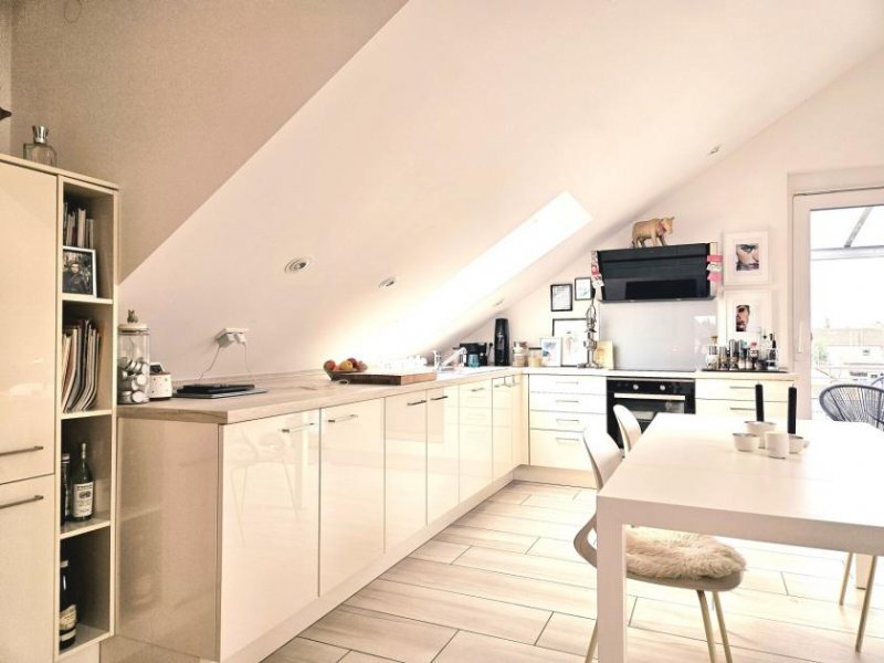 Bellheim Moderne, helle 3-Zimmer Dachgeschosswohnung mit großer Balkonterrasse Wohnung kaufen