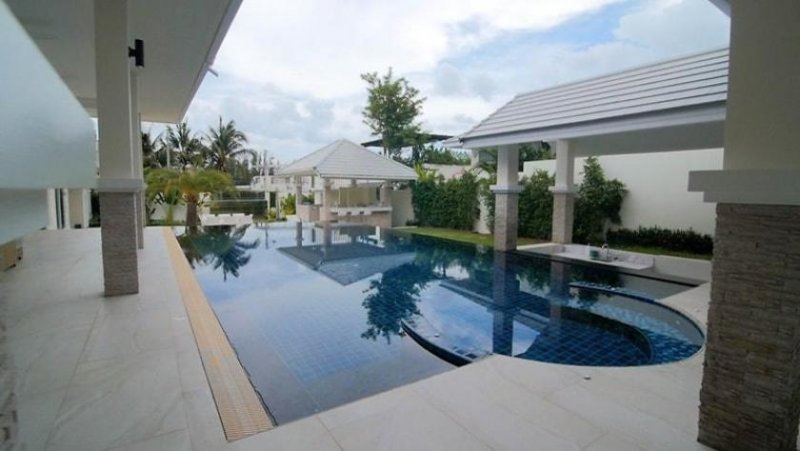 Hua Hin Geräumige Villa mit 6 Schlafzimmern und 7 Bädern und Pool auf einem großen Grundstück in Hua Hin Haus kaufen