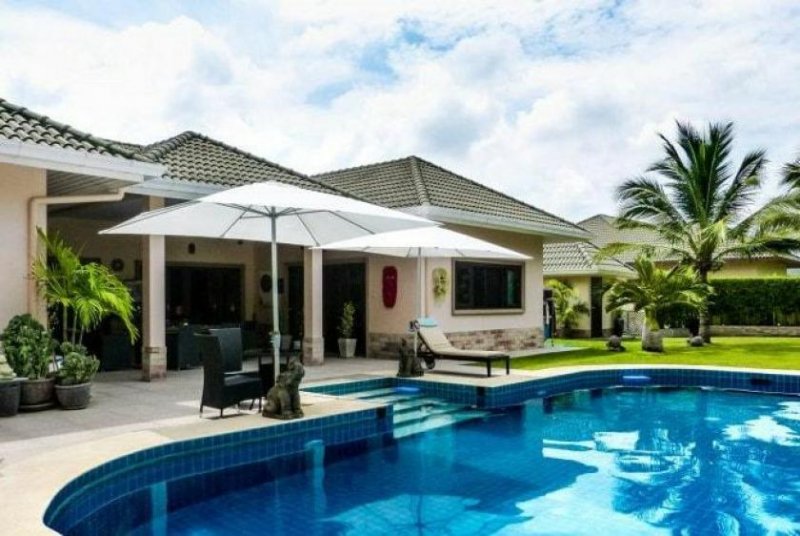 Hua Hin Teilmöblierte 3 Bett, 3 Bad Poolvilla Haus kaufen