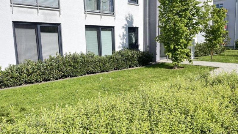 Villingen-Schwenningen Traumhafte Erdgeschosswohnung mit Garten und Pool Wohnung kaufen