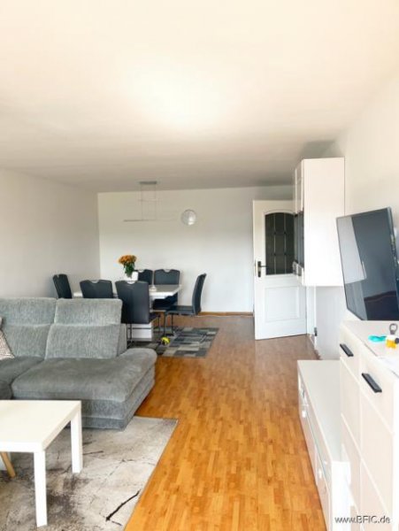 Fürstenfeldbruck bezugsfreie, sonnige 4-Zi.-Wohnung, 8.OG mit Panoramablick von zwei Süd-Balkonen in FFB-Buchenau Wohnung kaufen