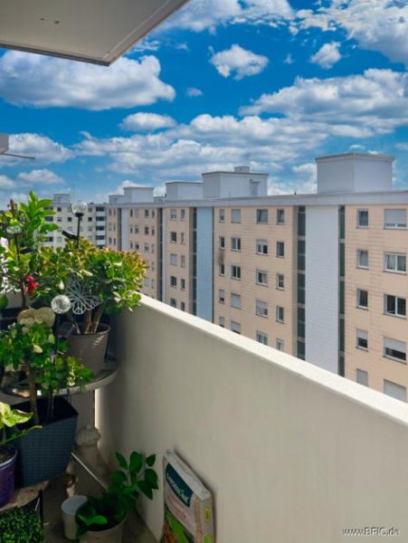 Fürstenfeldbruck bezugsfreie, sonnige 4-Zi.-Wohnung, 8.OG mit Panoramablick von zwei Süd-Balkonen in FFB-Buchenau Wohnung kaufen