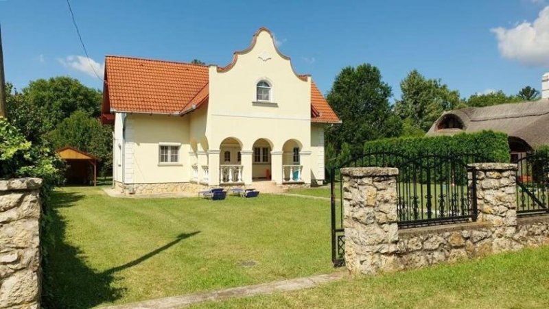 Vonyarcvashegy Großzügiges Wohnhaus am Nordufer Haus kaufen