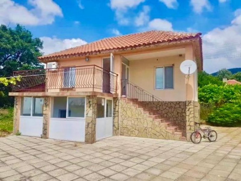 Karnobat Zweigeschossiges Einfamilienhaus in einem malerische Dorf, am Fuße des Balkangebirges. Haus kaufen