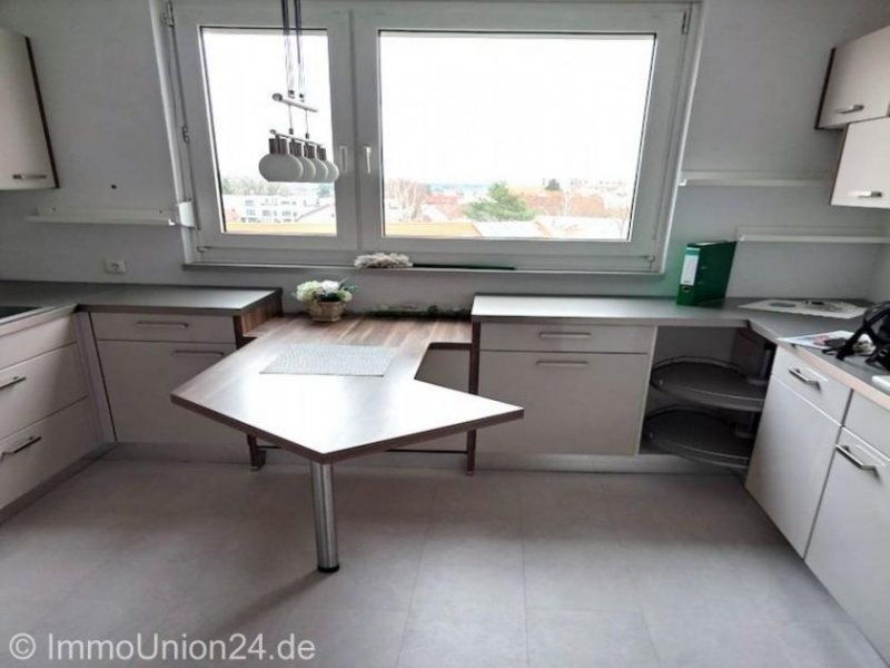 Oberasbach Bezugsfertige TOP renovierte 3-Zimmer 87 qm + WESTBALKON + TIEFGARAGE + EINBAUKÜCHE ab SOFORT Wohnung kaufen