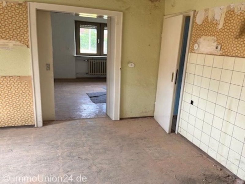 Eckental 320.000,- für sanierungsbedürftiges Zweifamilienhaus mit Doppelgarage in Eckental Haus kaufen