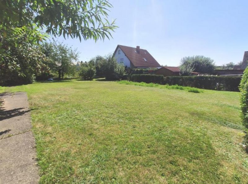 Adelsdorf (Landkreis Erlangen-Höchstadt) Einfamilienhaus mit Garagenanbau und großem Garten Haus kaufen