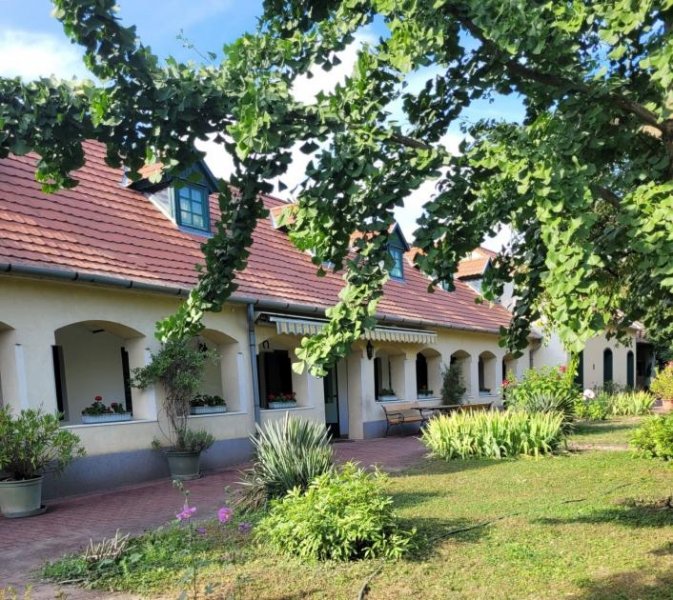 Egyed Landhaus im Parkgarten mit Schwimmbiotop Haus kaufen