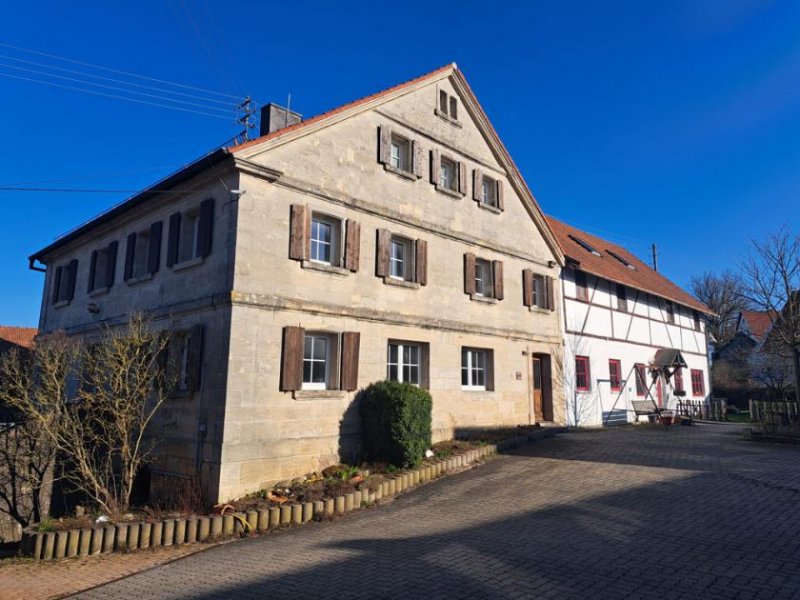 Neudrossenfeld Vierseithof mit vielen Möglichkeiten! Ehemals bäuerliches Anwesen in Waldau. Haus kaufen