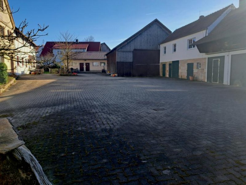 Neudrossenfeld Vierseithof mit vielen Möglichkeiten! Ehemals bäuerliches Anwesen in Waldau. Haus kaufen