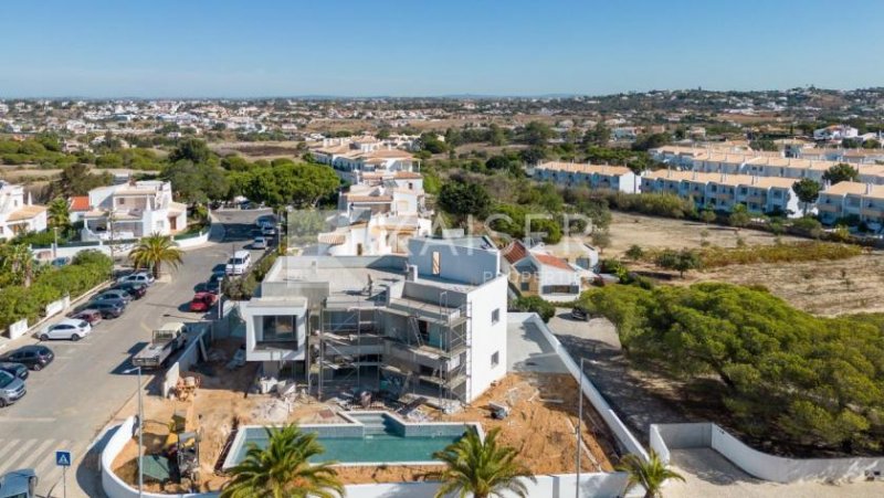 Albufeira Brandneue (derzeit im Bau befindliche) Villa im Herzen von Galé, nur einen kurzen Spaziergang vom bekannten Galé-Strand und 