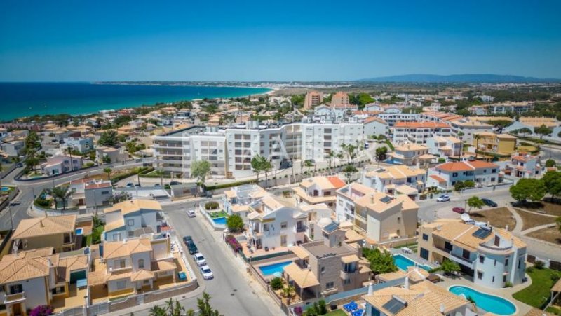 Albufeira 

Charmante Villa in privilegierter Lage, nur wenige Gehminuten vom Strand mit 3 Bars/Restaurants und Wassersportaktivitäten