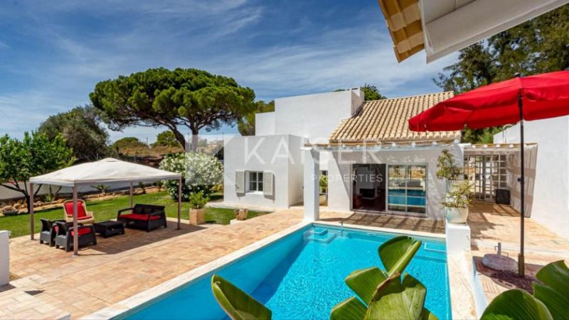 Albufeira Komplett eingezäunte und freistehende Villa auf einem riesigen Grundstück mit der Privatsphäre und Ruhe, die Sie sich in Haus