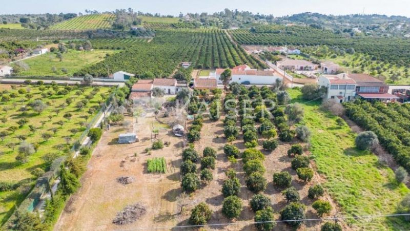 Alcantarilha Eine wunderschöne Villa in einer ländlichen und ruhigen Gegend, nur 3 Autominuten vom Golfplatz Amendoeiras und nur 5 vom und