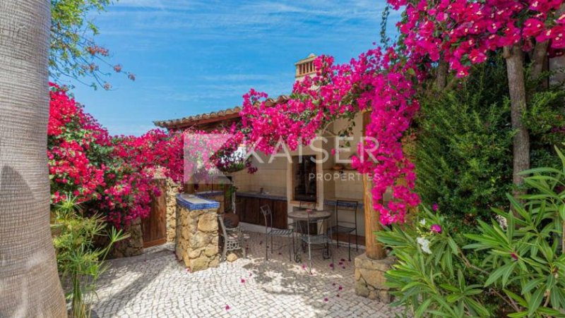 Algoz Virtueller Rungang | Video
Wunderschöne Villa in ruhiger Wohngegend, fußläufig zum Zentrum des malerischen Dorfes Algoz, mit