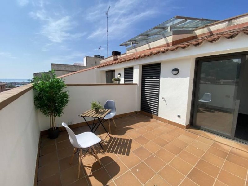 Arenys de Mar Maisonette Wohnung mit einer wunderschönen Terrasse im Zentrum von Arenys de Mar. Sie gehört zu einem komplett sanierten mit