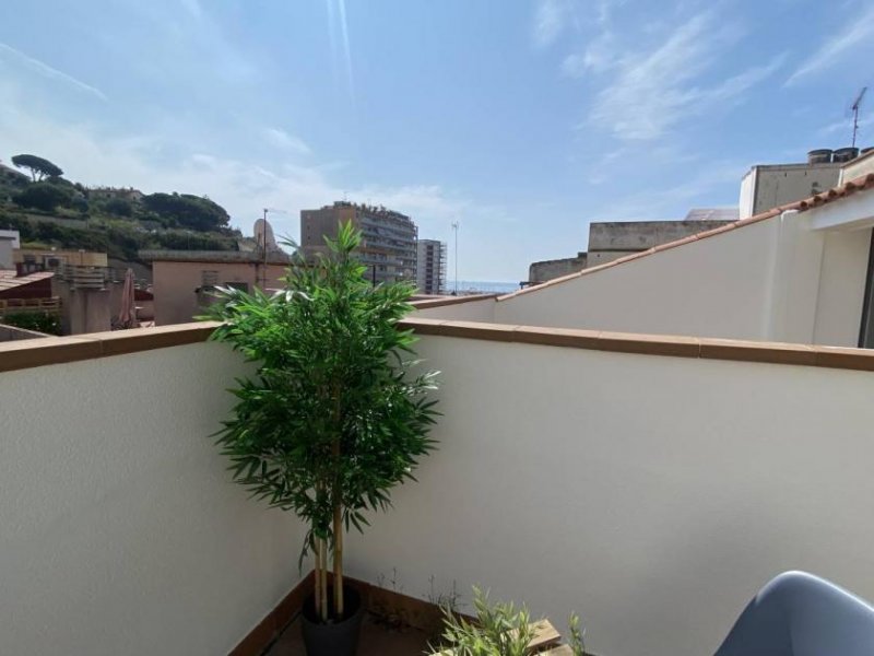 Arenys de Mar Maisonette Wohnung mit einer wunderschönen Terrasse im Zentrum von Arenys de Mar. Sie gehört zu einem komplett sanierten mit