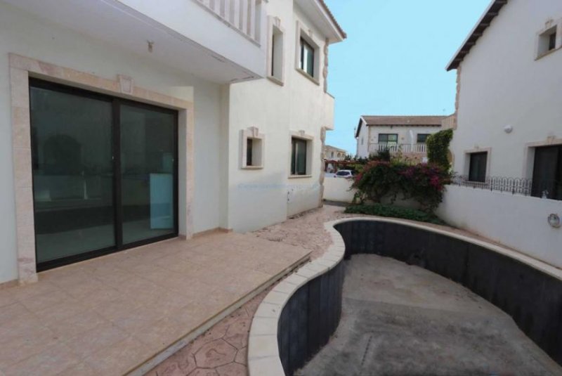 Avgorou 3 bedroom, 2 bathroom detached villa with private swimming pool in Avgorou - AMA108BSince being built in 2012 this villa has l