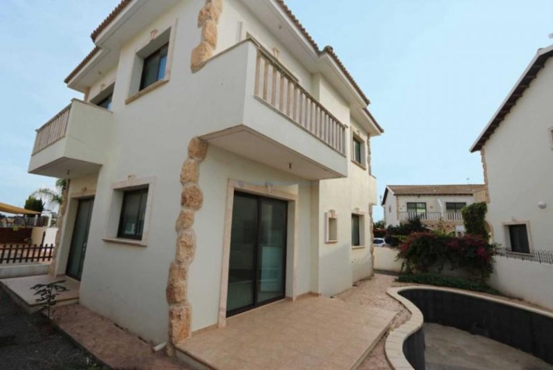 Avgorou 3 bedroom, 2 bathroom detached villa with private swimming pool in Avgorou - AMA108BSince being built in 2012 this villa has l