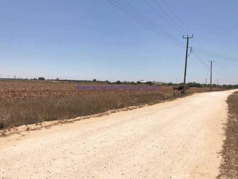 Avgorou LAVG118 - 17,253m2 plot of Agricultural Land in Avgorou Village,This large plot had road access and 7 water well points. The