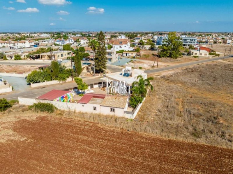 Avgorou One of a kind, 3 bedroom, 2 bathroom, bungalow on large plot with separate out buildings and Title deeds for the land in Avgorou