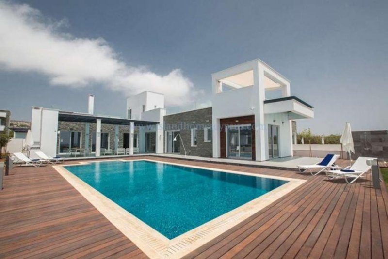 Ayia Napa Fantastic, 6 bedroom, 5 bathroom SEA FRONT villa with pool, Jacuzzi, roof garden, gym and sauna in AYIA NAPA!!! - RUD101DP.This