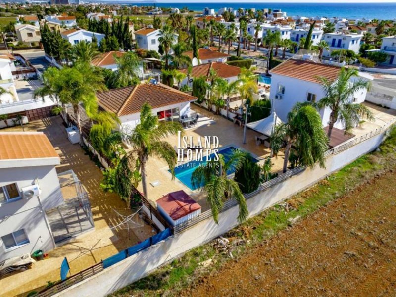 Ayia Thekla 2 bedroom bungalow on a 550m2 plot, with swimming pool and TITLE DEEDS ready to transfer, just 350m from the sea in Ayia Thekla