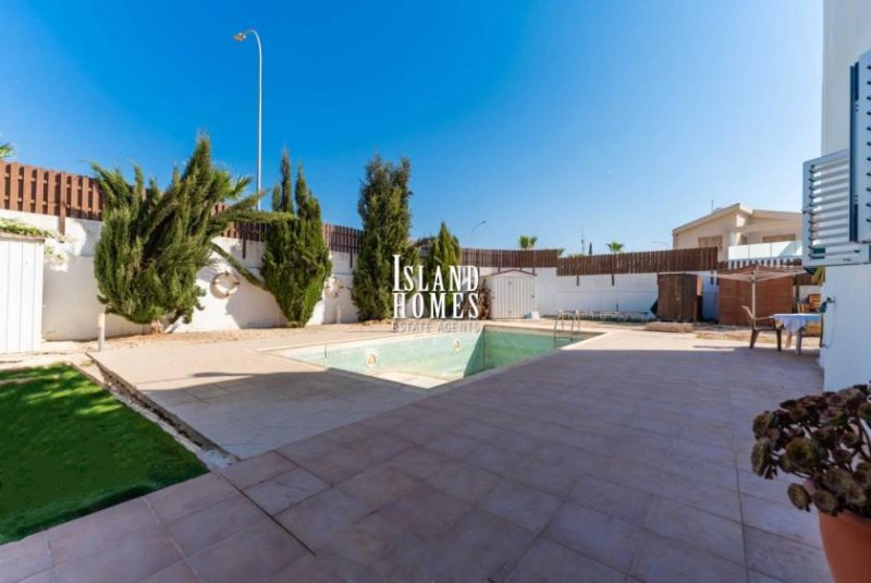 Ayia Thekla 3 bedroom villa, located on a 330m2 corner plot with TITLE DEEDS ready to transfer, just 700m metres from the beach in Ayia -